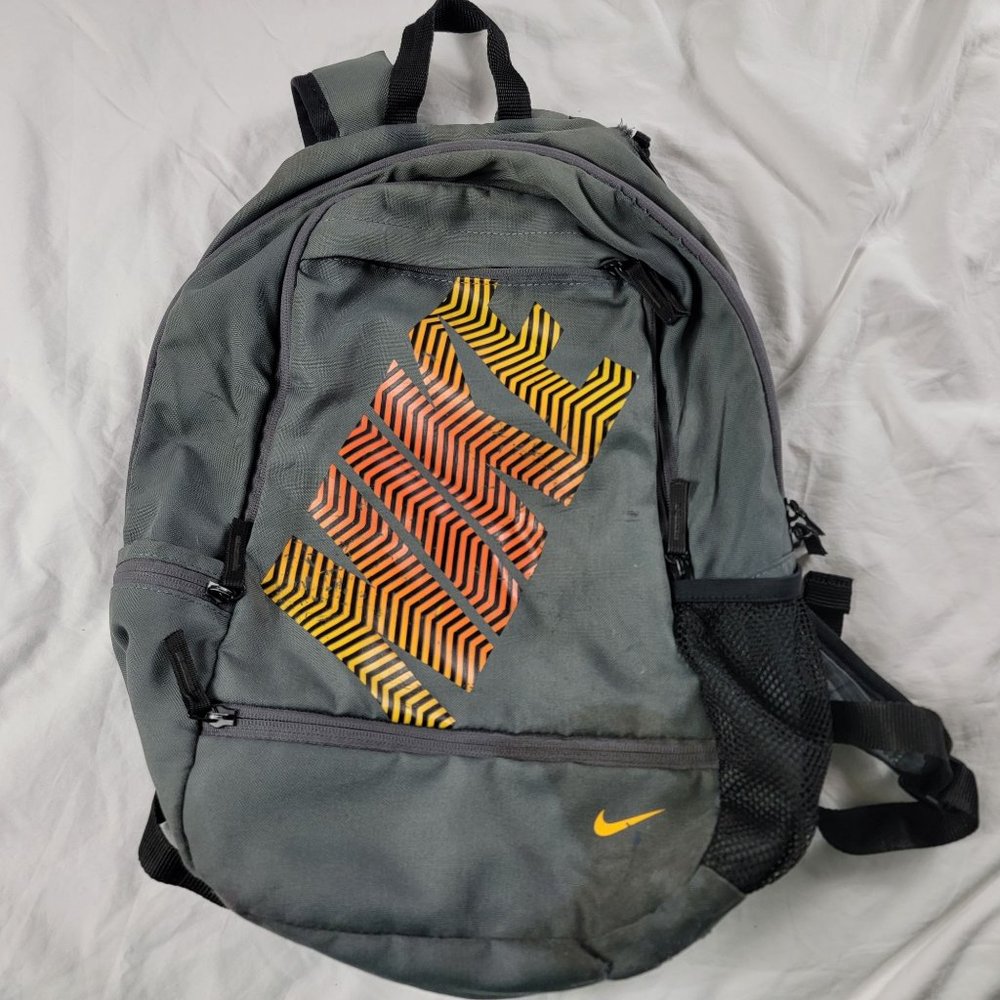 Nike Gray Backpack Lightweight Casual Outdoors School Collage Travel